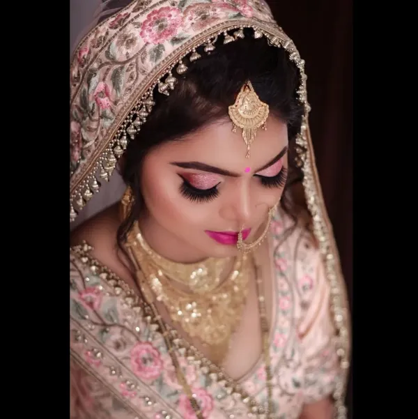 Bride in cream and pink with gold traditional jewellery