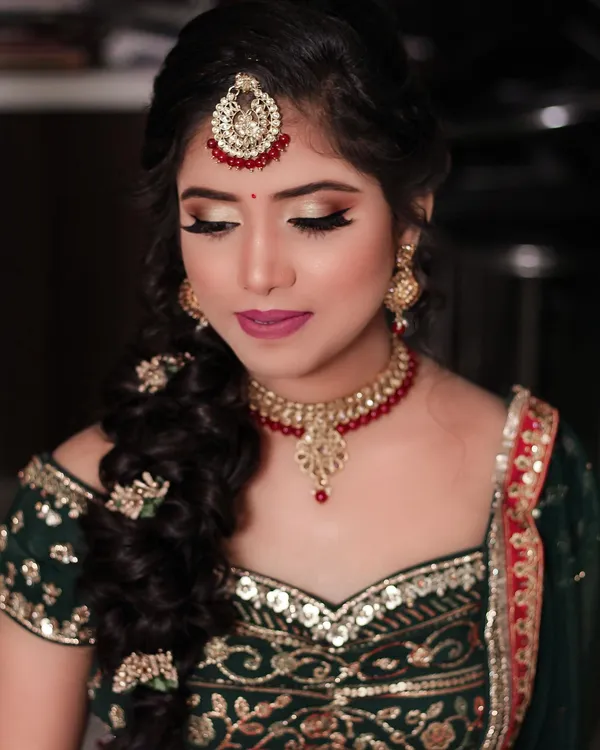 Reception look in a dark green lehenga with gold jewellery